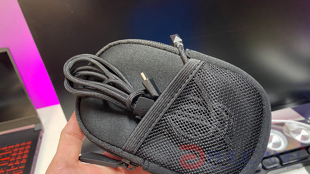 Asus ROG Chakram Core và ROG Chakram Wireless 